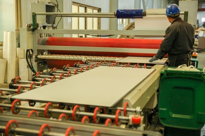 Qingdao Shinerising Glass Co., Ltd factory production line